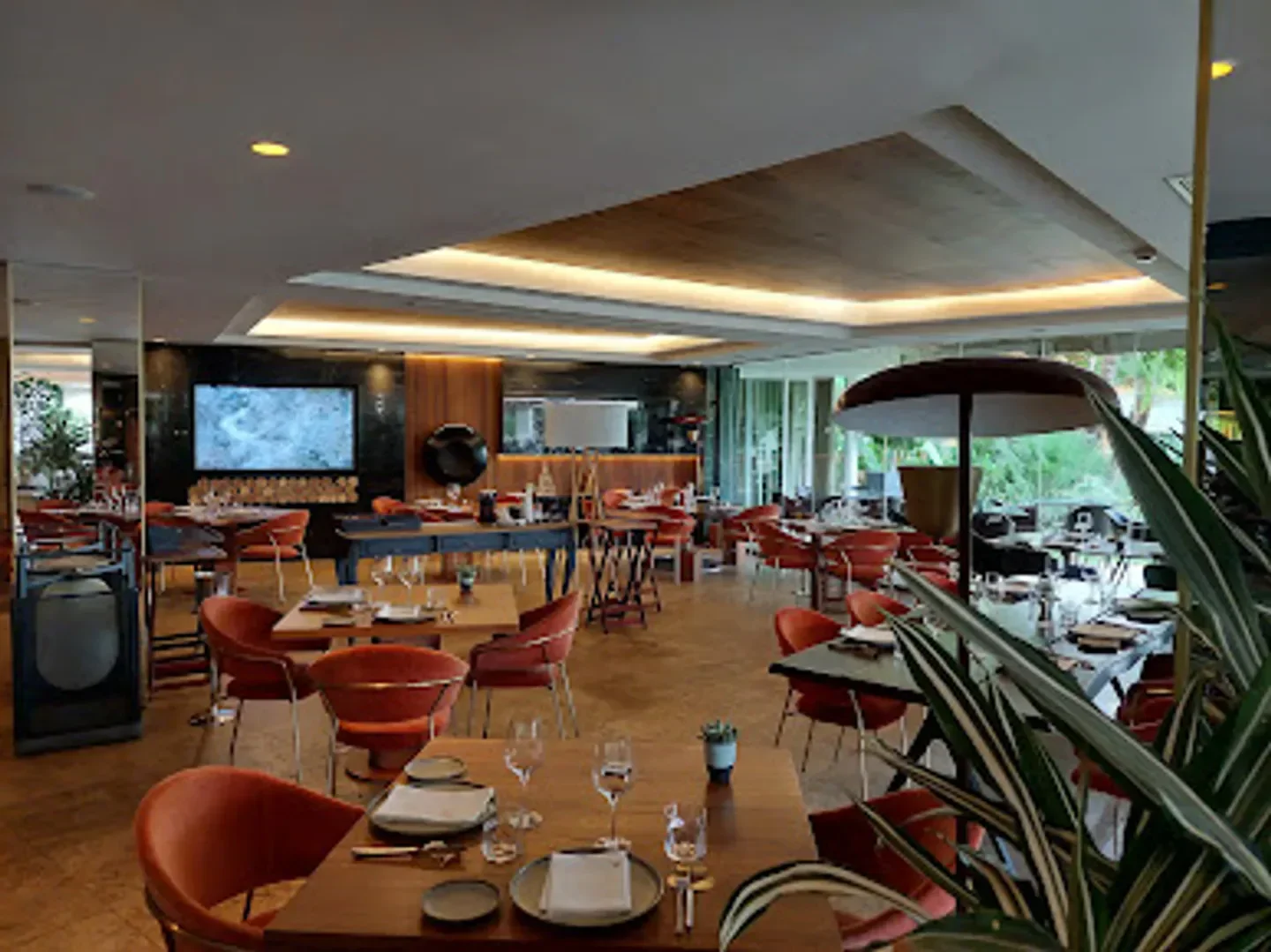 Interior dining at Erre restaurant in Marbella, with stylish decor and modern design.
